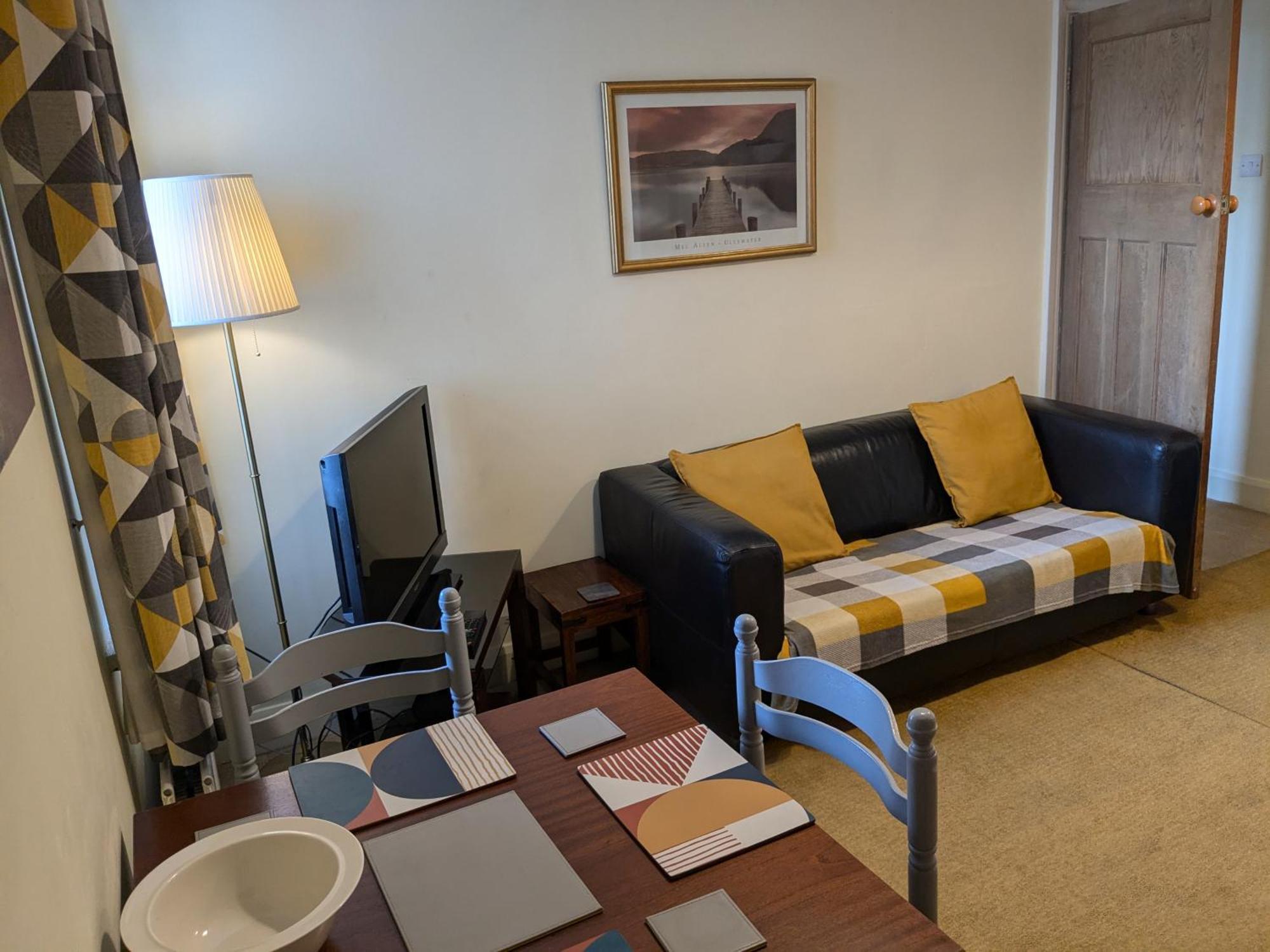 Apartment With Outside Patio And Car Space เดอรัม ภายนอก รูปภาพ