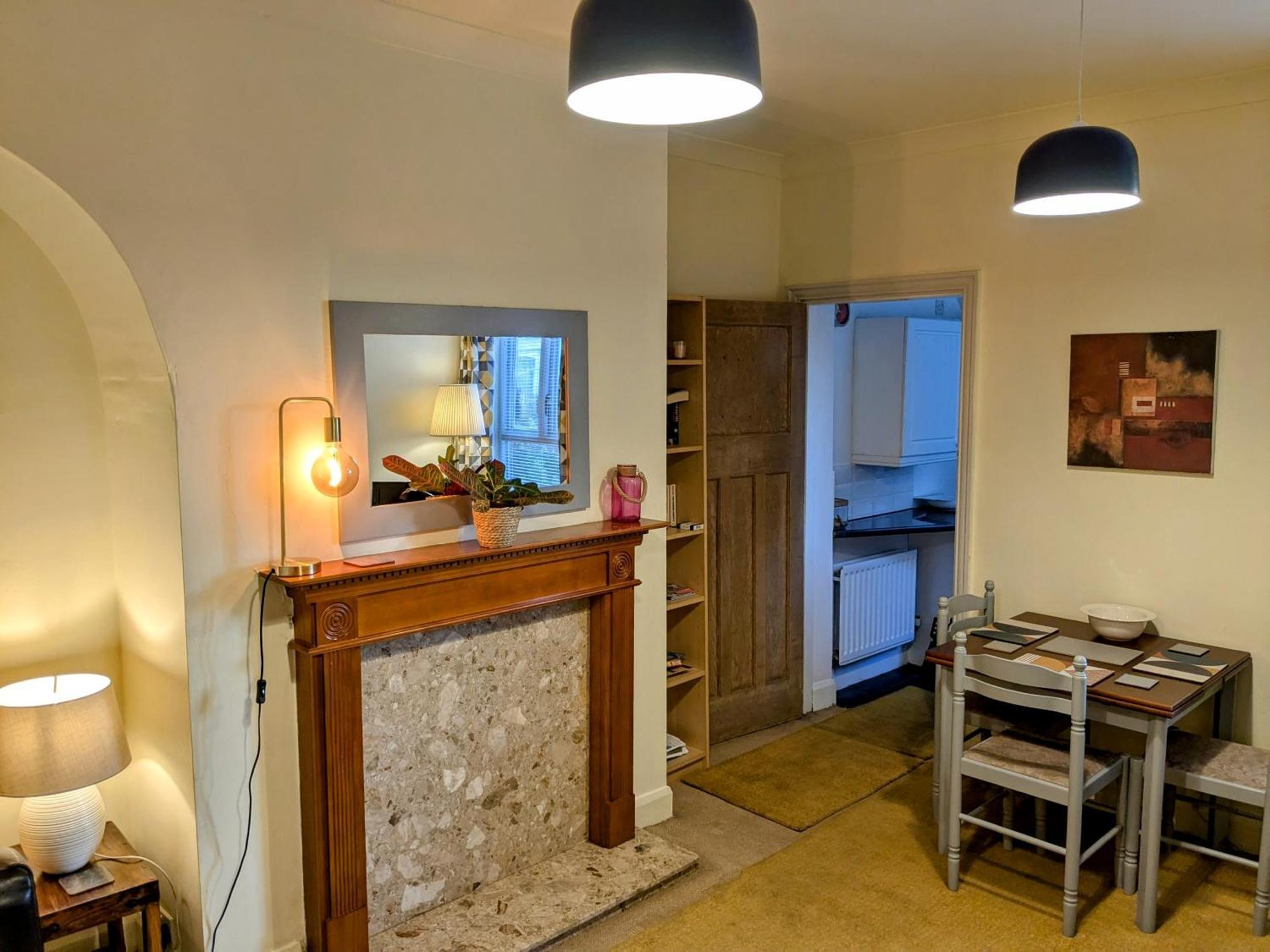 Apartment With Outside Patio And Car Space เดอรัม ภายนอก รูปภาพ
