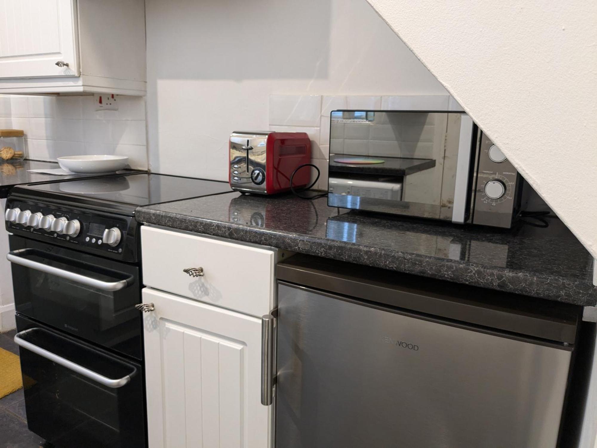 Apartment With Outside Patio And Car Space เดอรัม ห้อง รูปภาพ